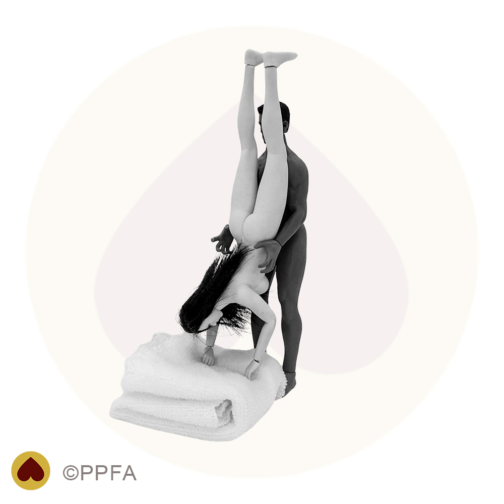 kamasutra : position sexuelle de la brouette thailandaise