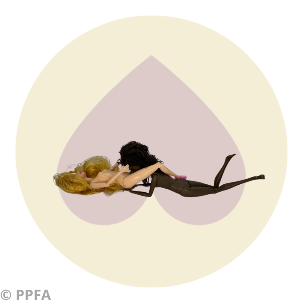 deux femmes (poupées) en position de cunnilingus entre femmes